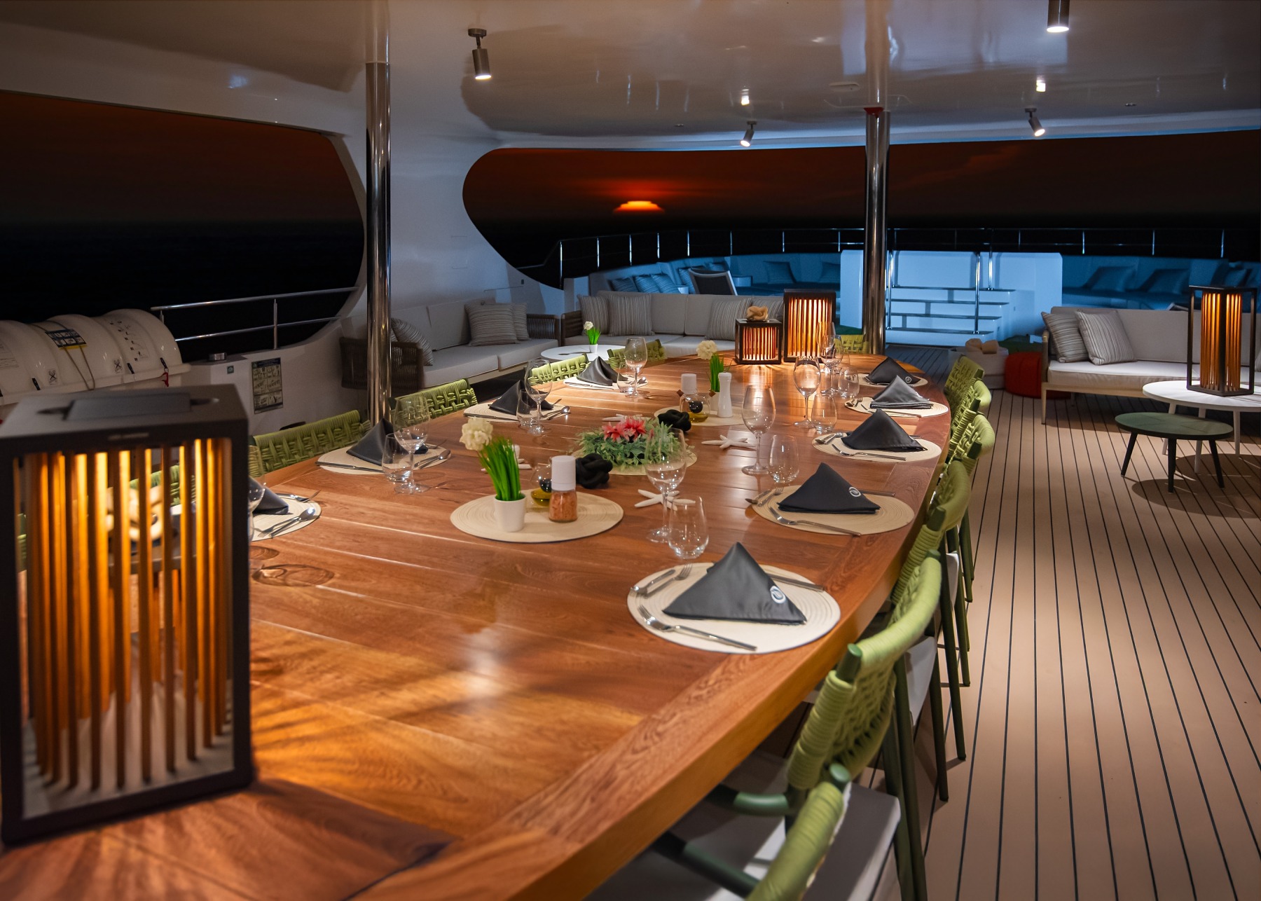Galpagos-luxury-superyacht-tribute